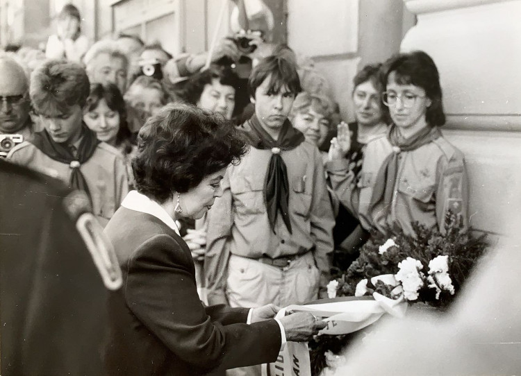 FOTOGALERIE: Americká velvyslankyně Shirley Temple Black při návštěvě Klatov v květnu 1990