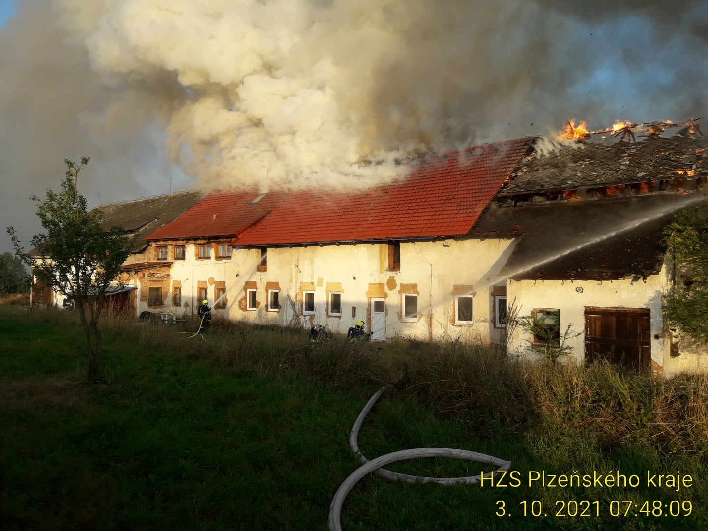 FOTOGALERIE: Požár výrobny briket