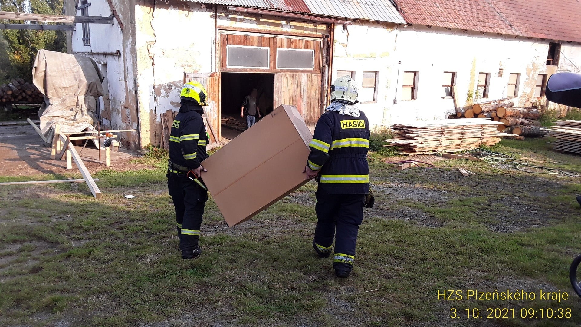 FOTOGALERIE: Požár výrobny briket