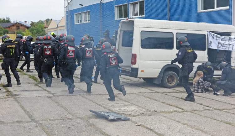 FOTOGALERIE: Společný výcvik českých a německých policistů