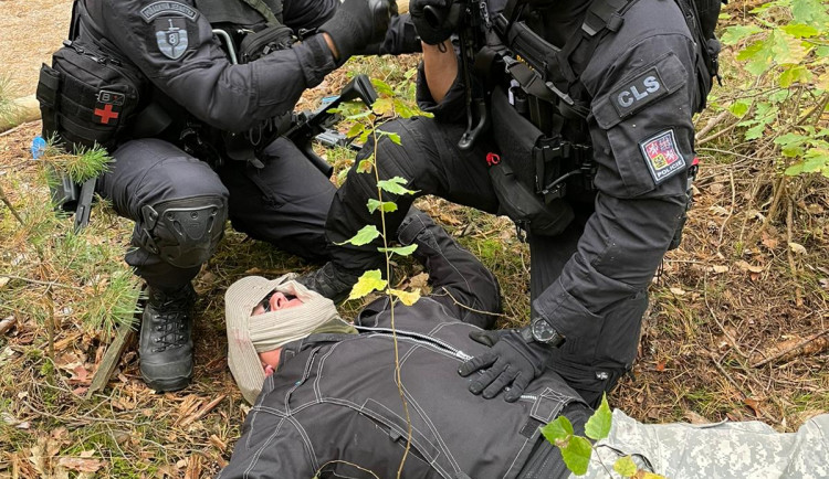 FOTOGALERIE: Zásah proti střelci, policejní cvičení na Ostende