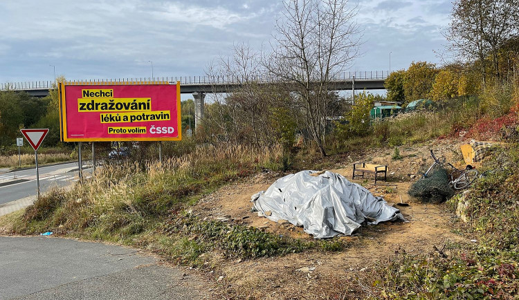 FOTOGALERIE: Squat ve Vejprnické