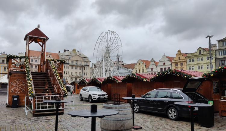 FOTOGALERIE: Na náměstí vyrostlo obří ruské kolo