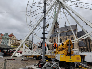 FOTOGALERIE: Na náměstí vyrostlo obří ruské kolo