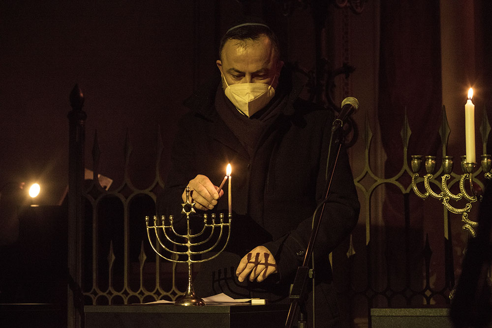 FOTOGALERIE: Osm světel ve Staré synagoze
