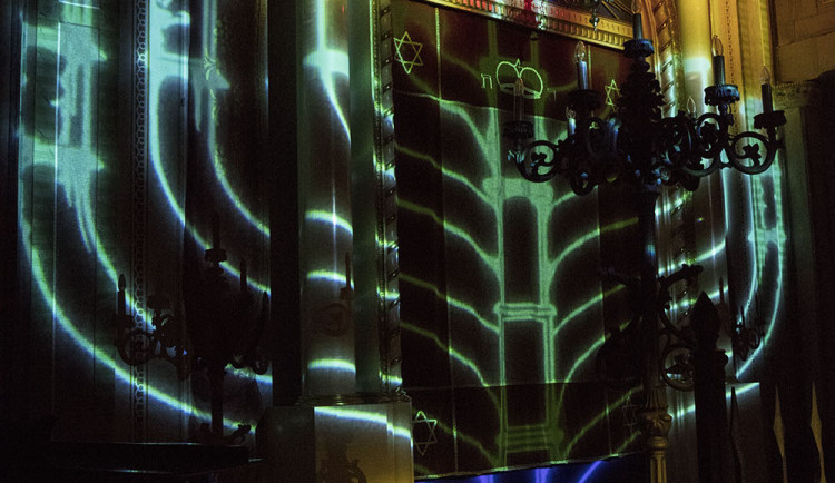 FOTOGALERIE: Osm světel ve Staré synagoze
