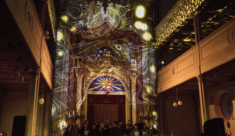 FOTOGALERIE: Osm světel ve Staré synagoze