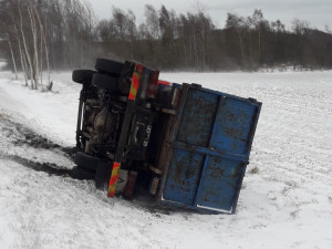 FOTOGALERIE: Nehody na sněhu 30. 11. 2021