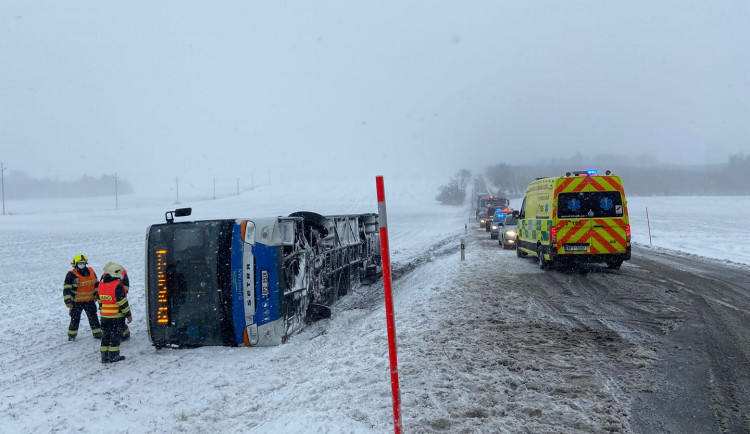 FOTOGALERIE: Nehody na sněhu 30. 11. 2021