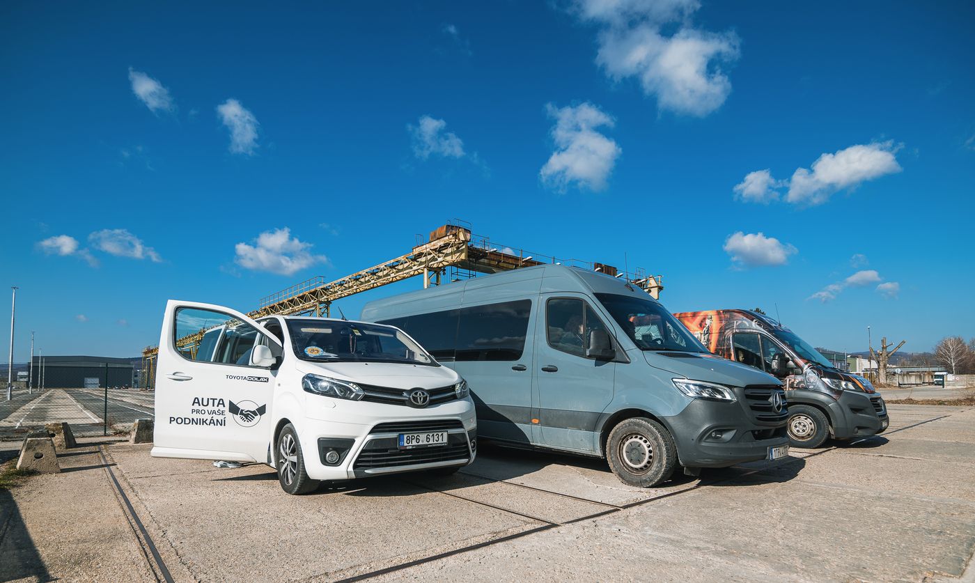 FOTOGALERIE: Transport krmení pro psy na Ukrajinu