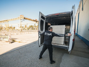 FOTOGALERIE: Transport krmení pro psy na Ukrajinu