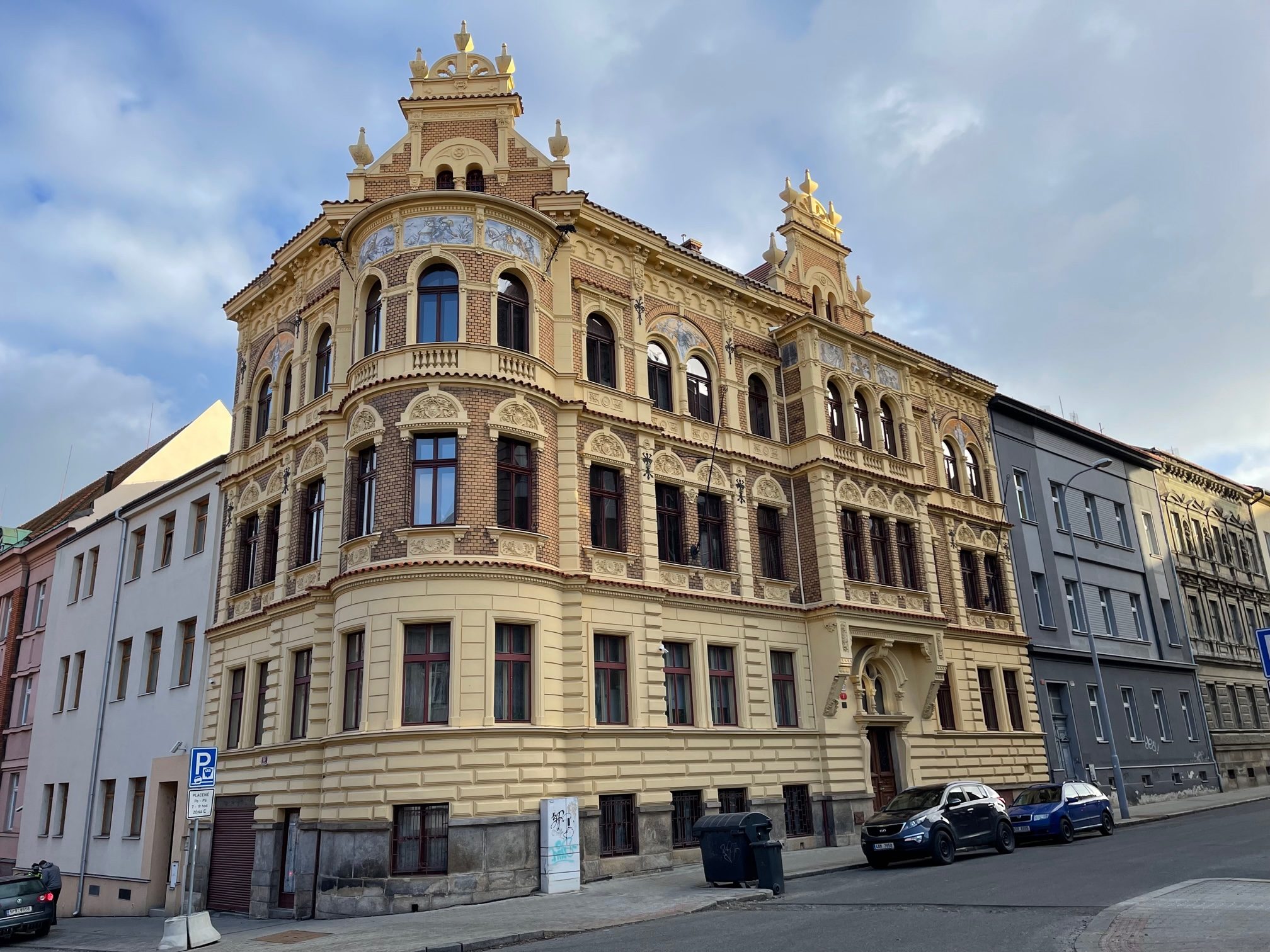 FOTOGALERIE: Alšovy domy v Plzni