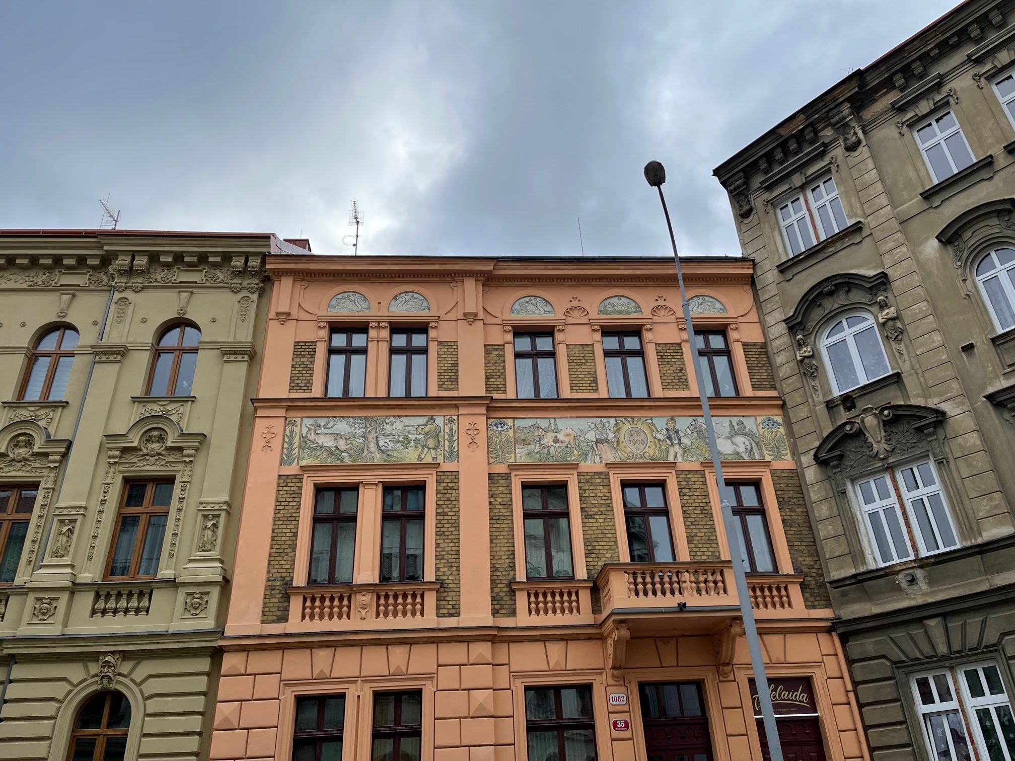 FOTOGALERIE: Alšovy domy v Plzni