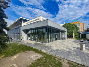 Přestavba hlavního vstupu a šaten bazénu v Plzni na Slovanech
