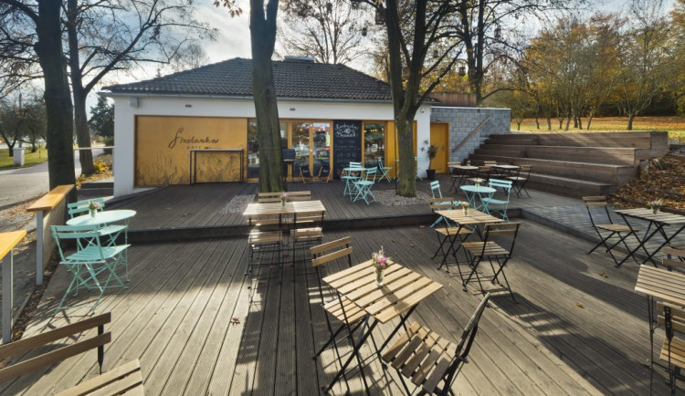 Kavárna u parku Homolka v Plzni – rekonstrukce původních veřejných záchodků