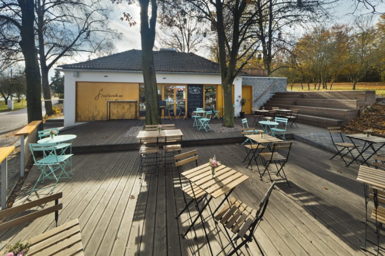 Kavárna u parku Homolka v Plzni – rekonstrukce původních veřejných záchodků