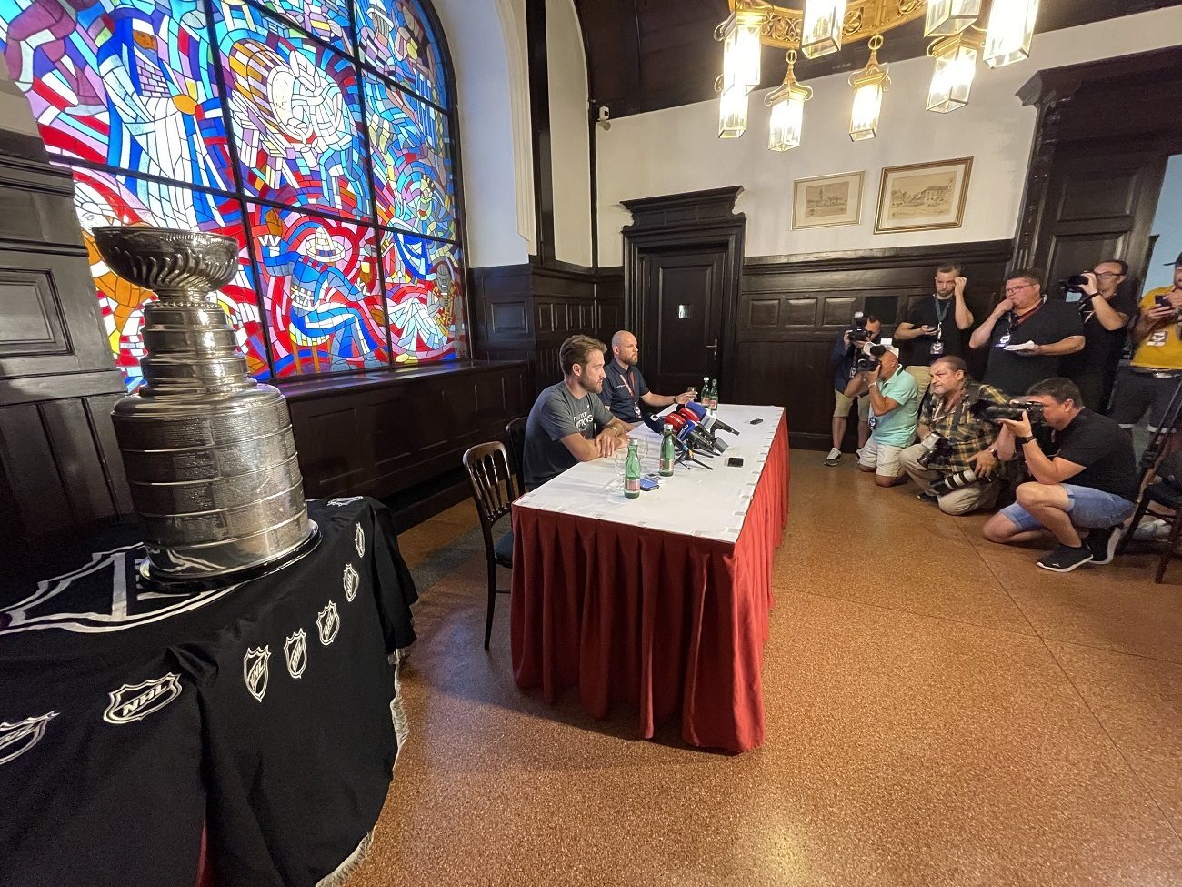 FOTOGALERIE: Pavel Francouz přivezl Stanley Cup do Plzně