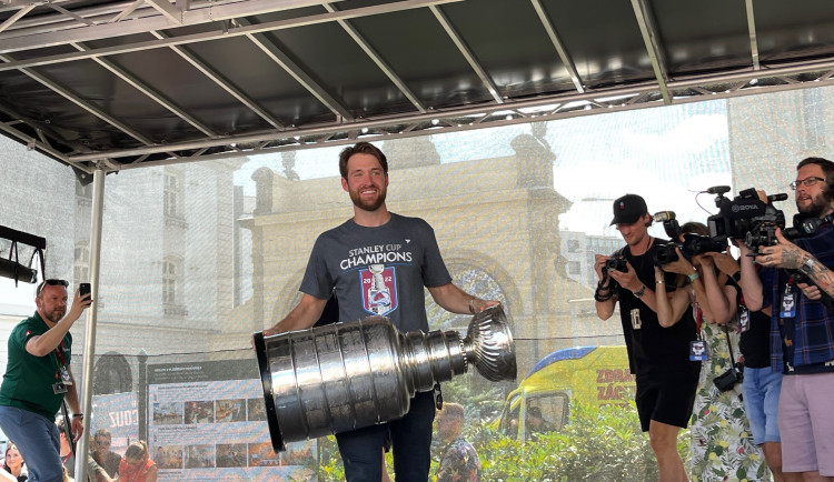 FOTOGALERIE: Pavel Francouz přivezl Stanley Cup do Plzně