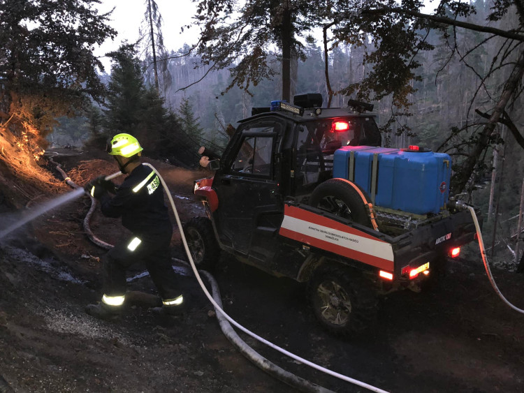 Hasiči města Domažlice: Hasiči z Plzeňského kraje pomáhají v Hřensku