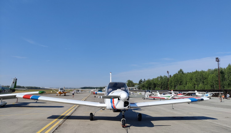 FOTOGALERIE: Piloti protestovali proti zvažovanému rušení letiště