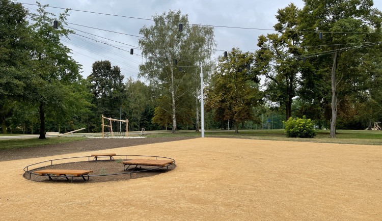 FOTOGALERIE: Park za OC Plaza po revitalizaci