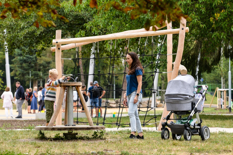 FOTOGALERIE: Park za OC Plaza po revitalizaci