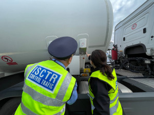 FOTOGALERIE: Kontrola přepravy nebezpečných věcí na D5