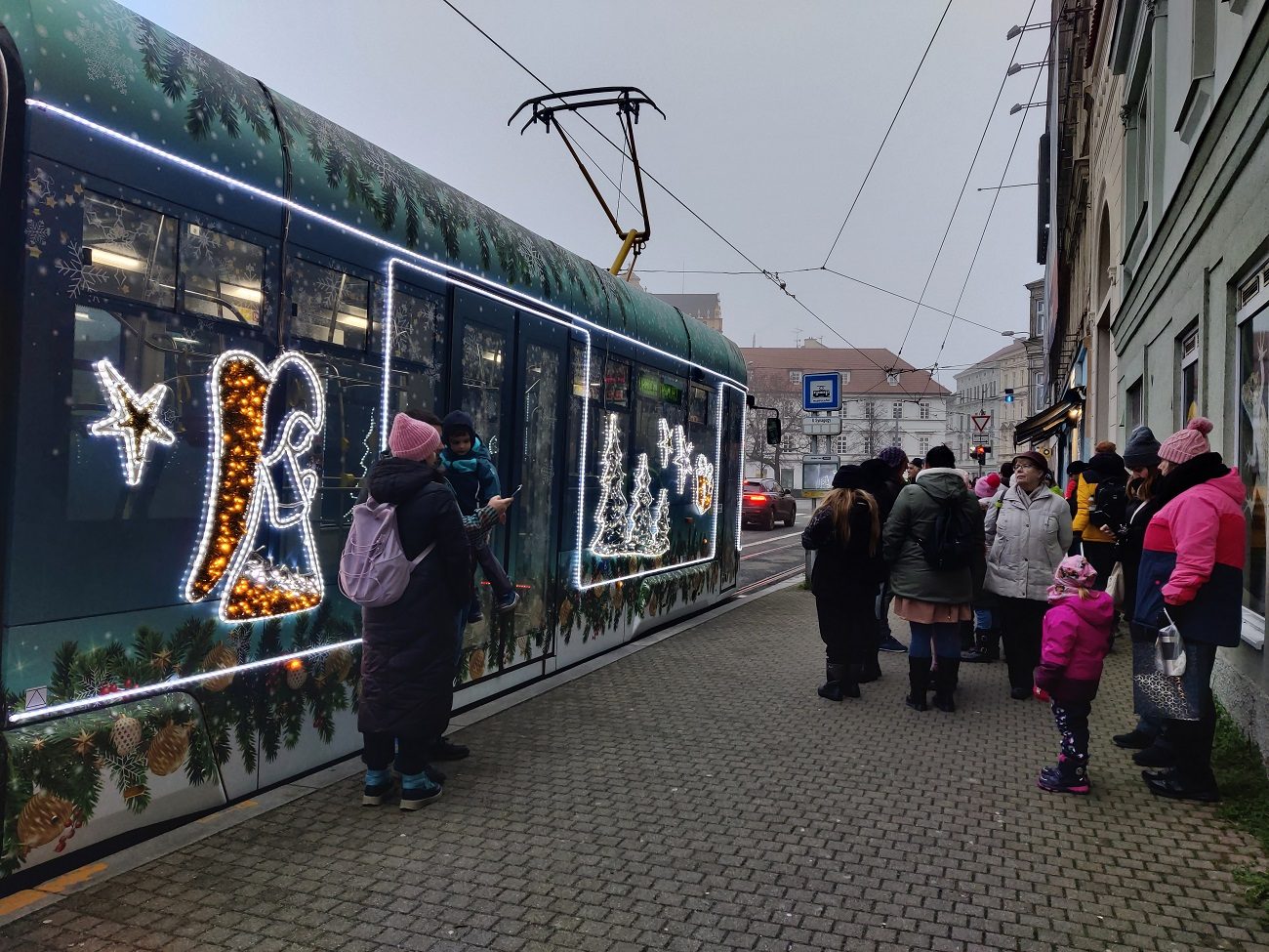 FOTOGALERIE: Vánoční strom a vánoční tramvaj 2022