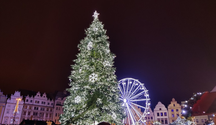 FOTOGALERIE: Vánoční strom a vánoční tramvaj 2022