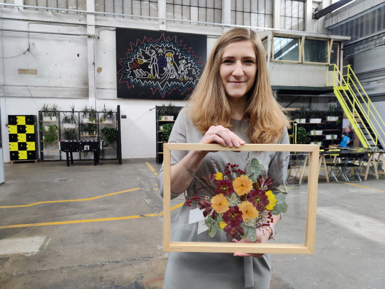 FOTOGALERIE: Veronika s Petrem tvoří úžasné obrazy z lisovaných květin