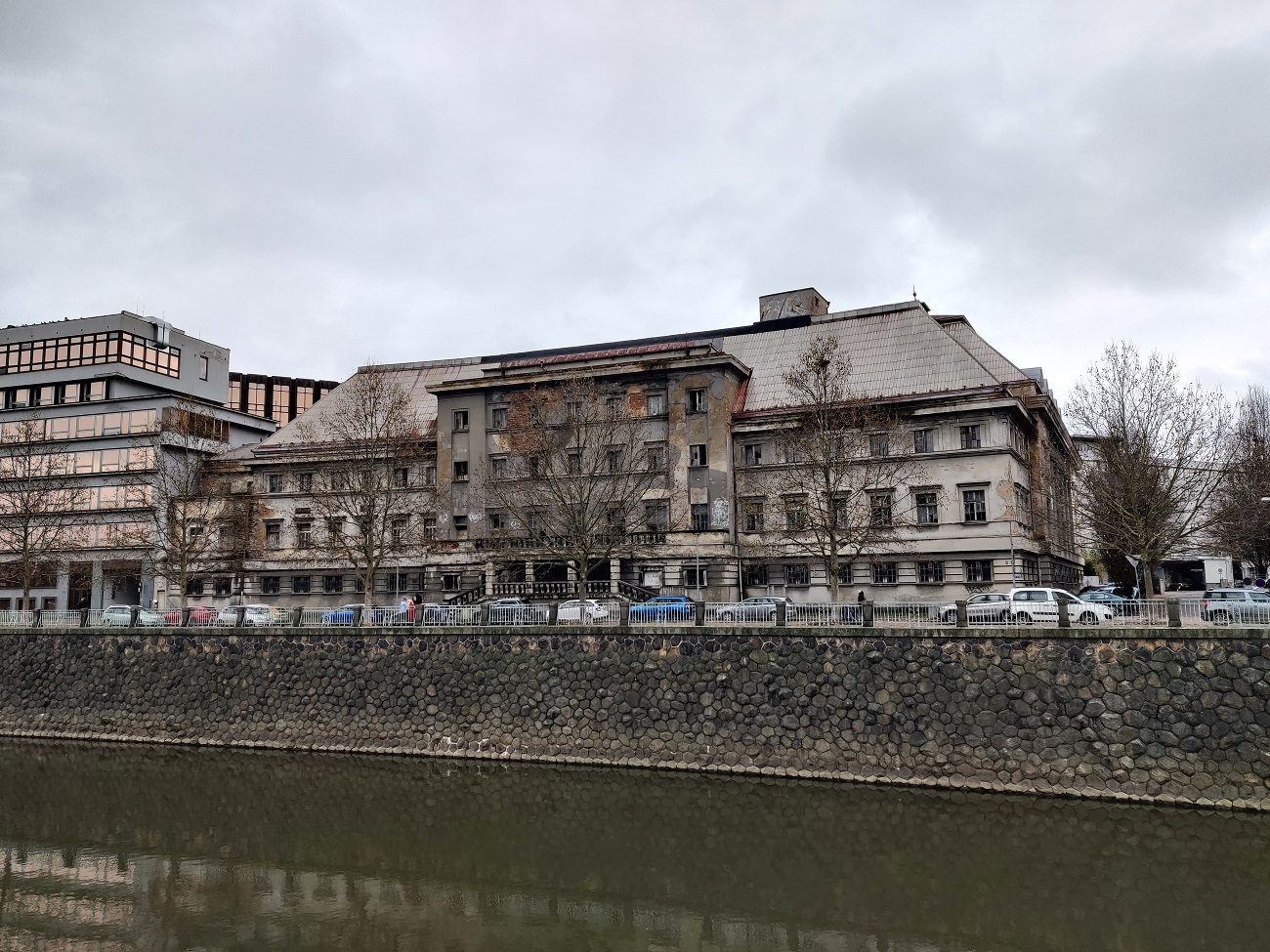 FOTOGALERIE: Zchátralé městské lázně v centru Plzně