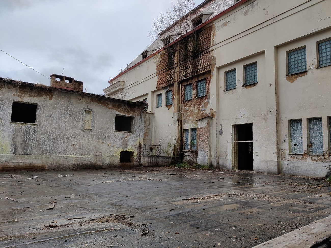 FOTOGALERIE: Zchátralé městské lázně v centru Plzně
