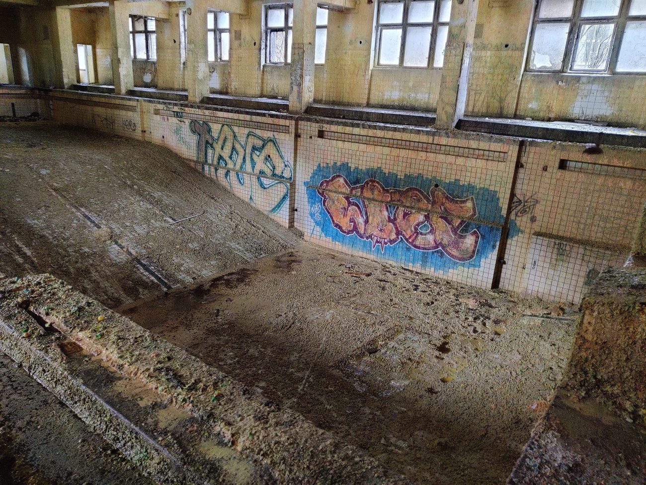 FOTOGALERIE: Zchátralé městské lázně v centru Plzně