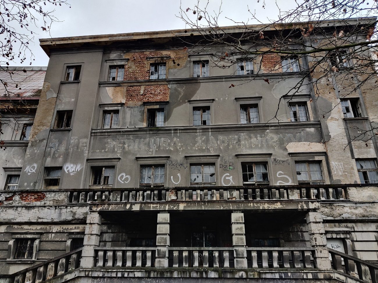 FOTOGALERIE: Zchátralé městské lázně v centru Plzně