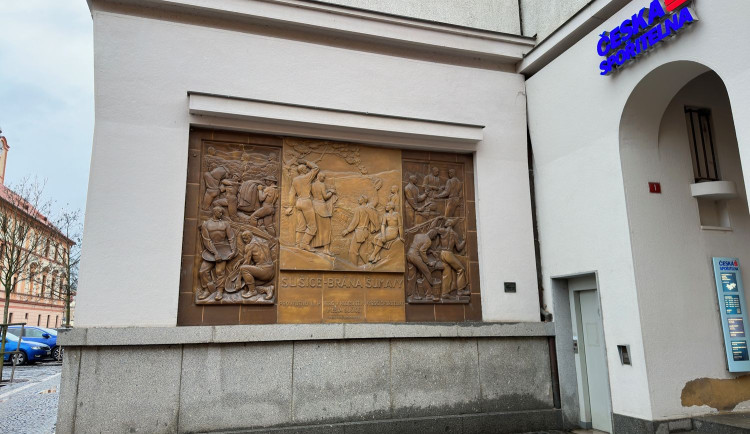 FOTOGALERIE: Reliéf Sušice Brána Šumavy s vyobrazením Adolfa Hitlera