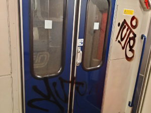 FOTOGALERIE: Sprejer řádil v okolí vlakového nádraží