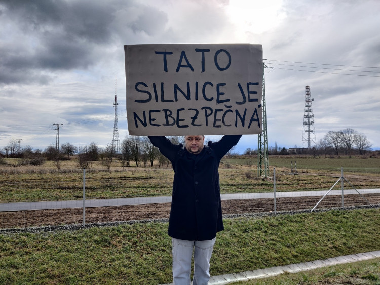 FOTOGALERIE: Stovky lidí si přišly prohlédnout Západní okruh před jeho zprovozněním