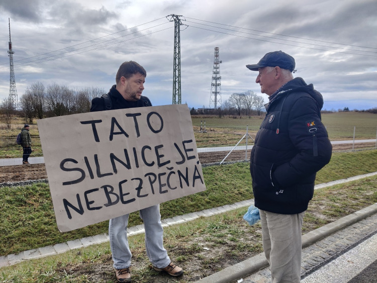 FOTOGALERIE: Stovky lidí si přišly prohlédnout Západní okruh před jeho zprovozněním