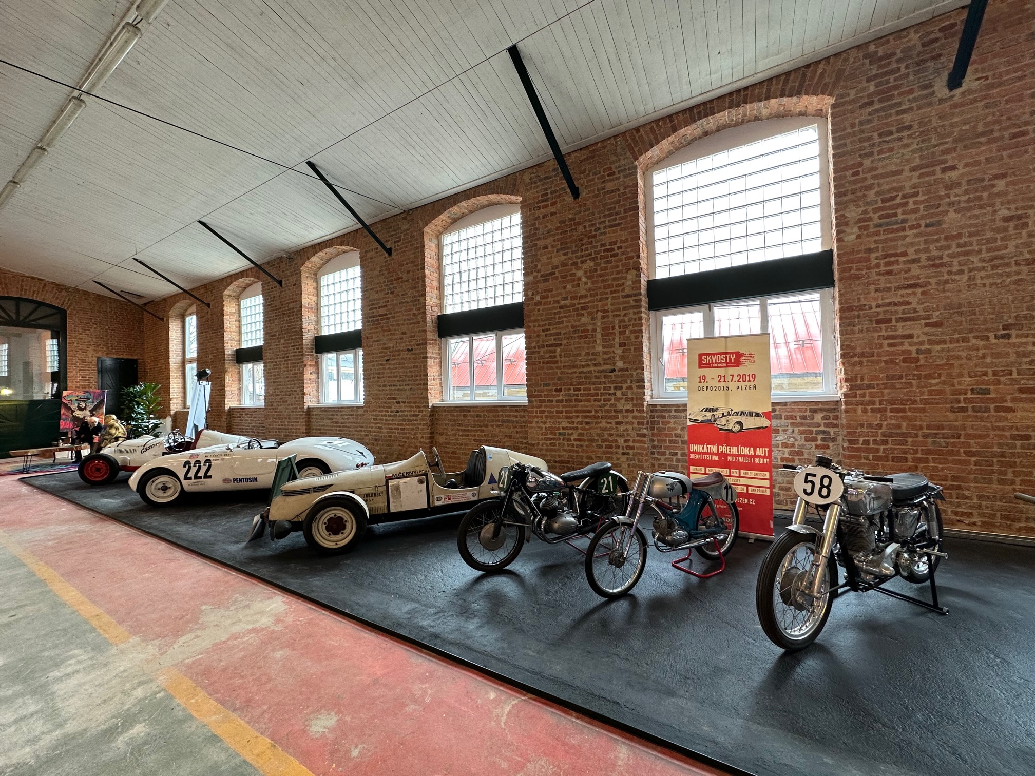 FOTOGALERIE Depo Moto Art FOTOGALERIE Depo Moto Art Společnost Zprávy Plzeňská Drbna