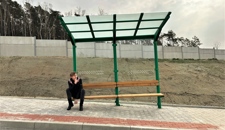 FOTOGALERIE: Lavička Pata a Mata prošla úpravou