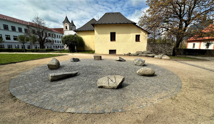 FOTOGALERIE: Sochy v ulicích