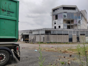 FOTOGALERIE: Skelněné peklo se začíná vyklízet