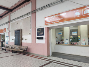 Do horní haly se během rekonstrukce přesunuly pokladny.