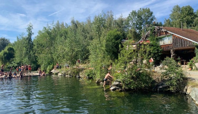 Koupání v Lomu Starý Klíčov u Mrákova, foto autor článku