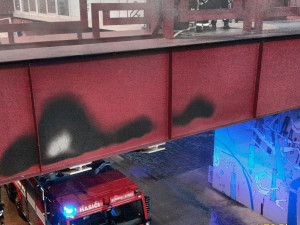 FOTOGALERIE: Požár lávky nad Radbuzou