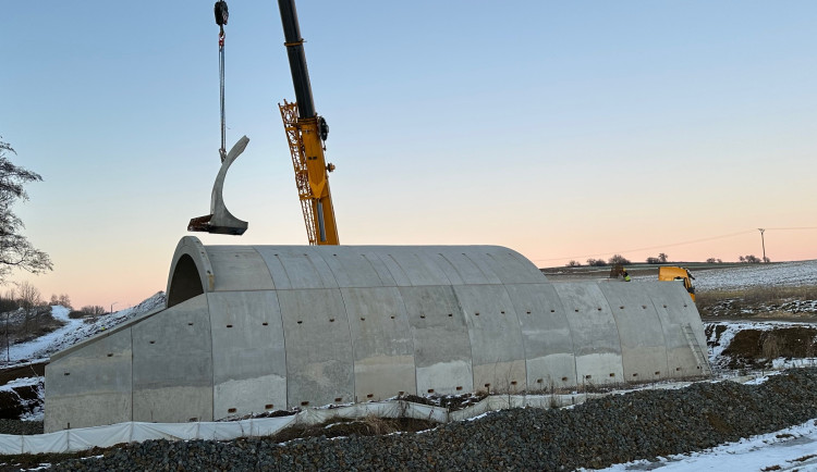 FOTOGALERIE: Bourání vadného mostu na stavbě obchvatu Klatov