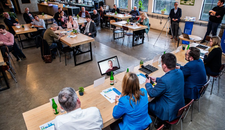 FOTOGALERIE: Diskuse na téma sdílení energií v Papírně Plzeň