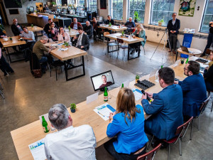 FOTOGALERIE: Diskuse na téma sdílení energií v Papírně Plzeň