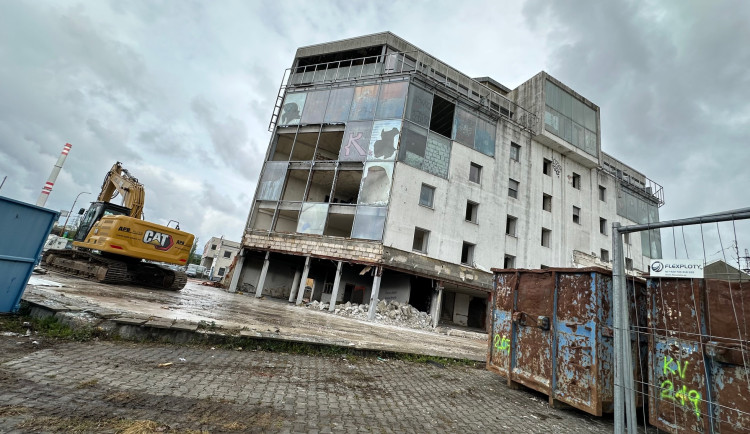FOTOGALERIE: Bourání skleněného pekla
