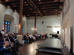 FOTOGALERIE: Netradiční přehlídka historických kostýmů připomněla závažnost rakoviny